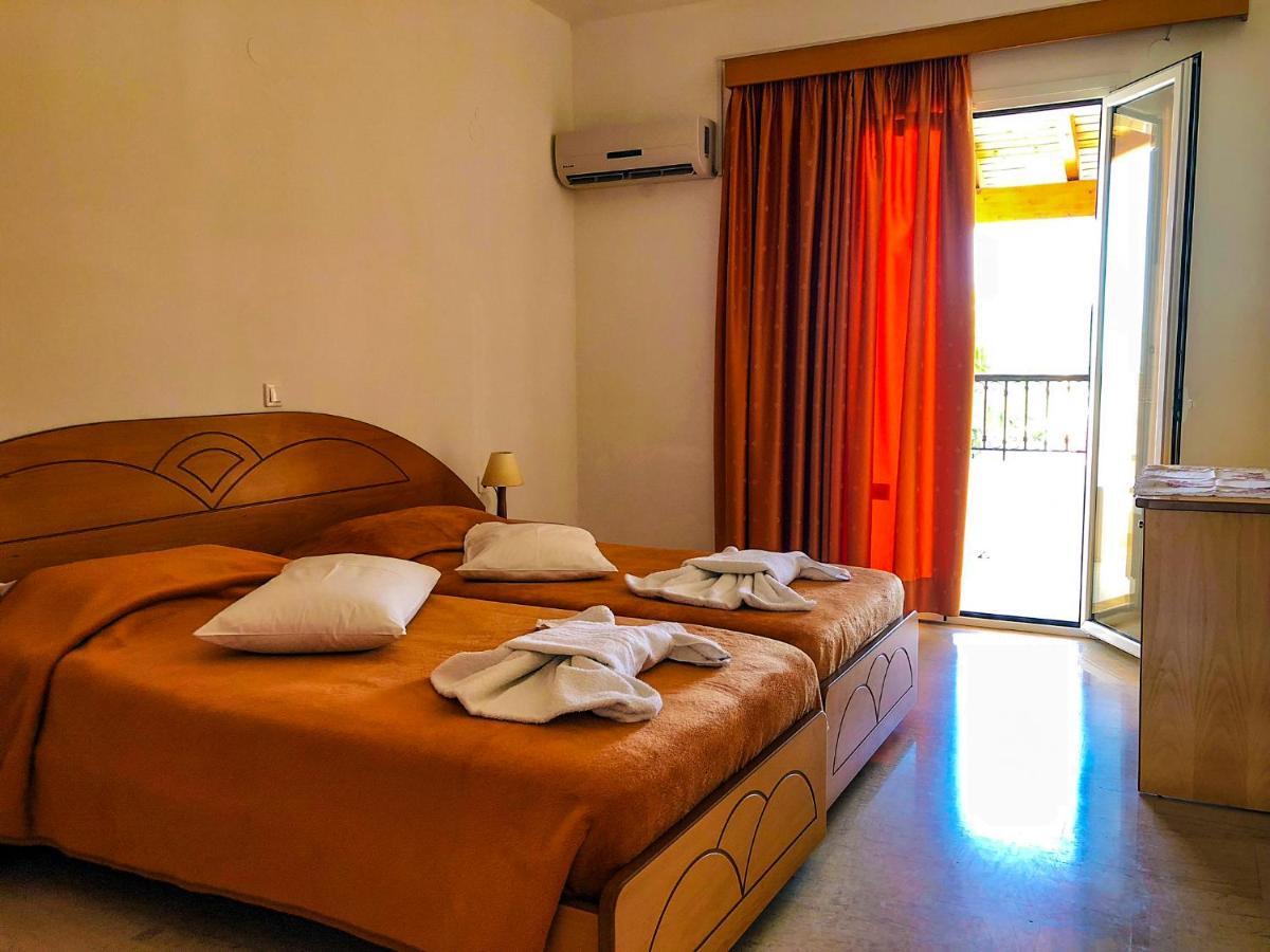Tria Adelphia Arillas (Corfu)